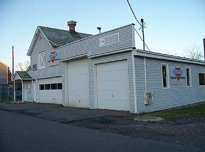 1st image of 33 Railroad Ave
