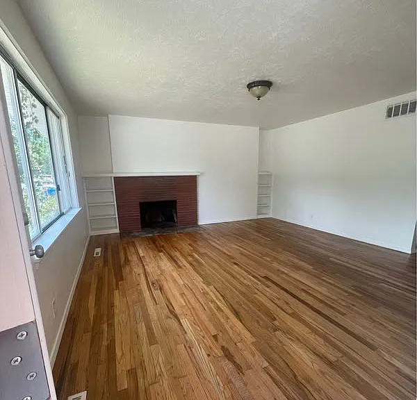 1402 S Division Ave — Photo 6