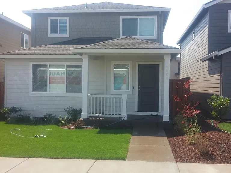 3068 NW White Oak Ave — Photo 1