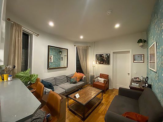 3rd image of 9 W 107th St APT 5