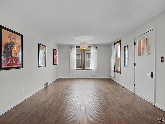 5th image of 812 Hillsboro Ave
