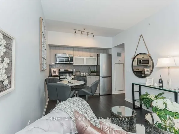 36 Lisgar St #812W, Toronto, ON M6J 0C7