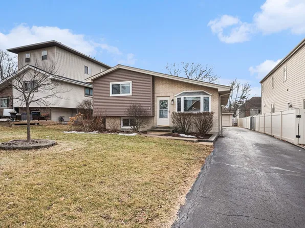 566 W Comstock Ave, Elmhurst, IL 60126