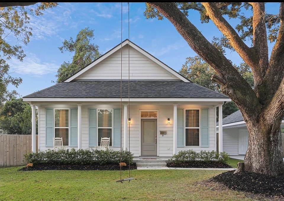 1st image of 211 Fairfax Pl