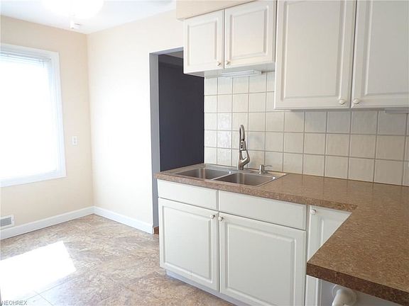 3rd image of 8300 Wainstead Dr