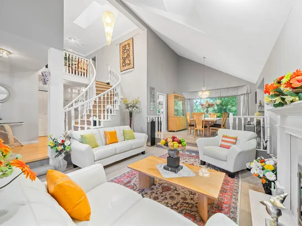 2445 Mowat Pl, North Vancouver, BC V7H 2X2