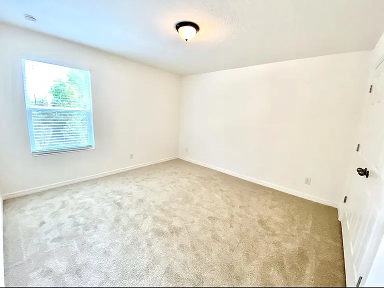 924 Avenal Ln — Photo 30