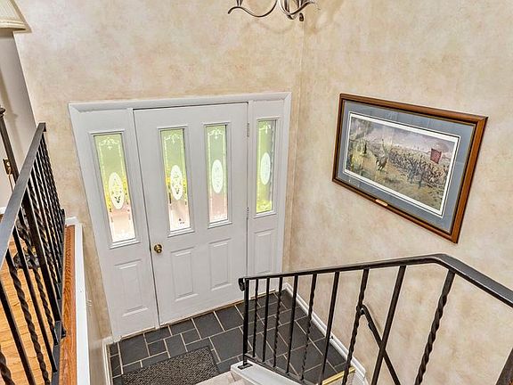 5th image of 5704 Manor Dr