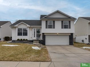 16621 Erskine St, Omaha, NE 68116