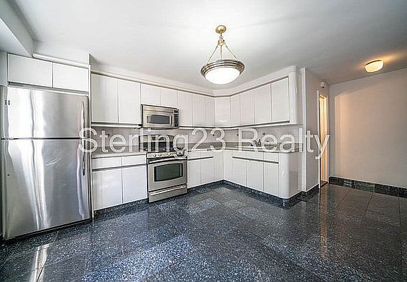 4th image of 26-09 29th St #1FF