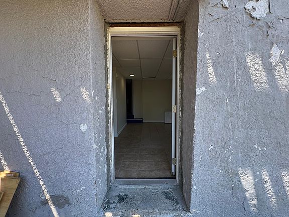 Entrance to 1st floor