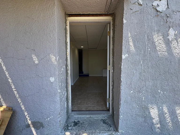 Entrance to 1st floor