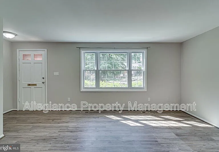 3374 Breckenridge Ct — Photo 6