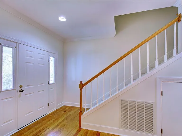 112 Newfield St — Photo 3