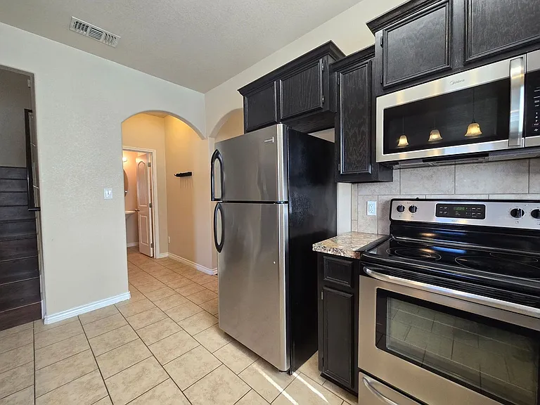 1101 Grace Point Dr #B — Photo 7