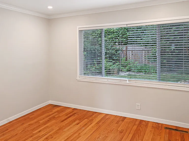 1087 Lariat Ln — Photo 13