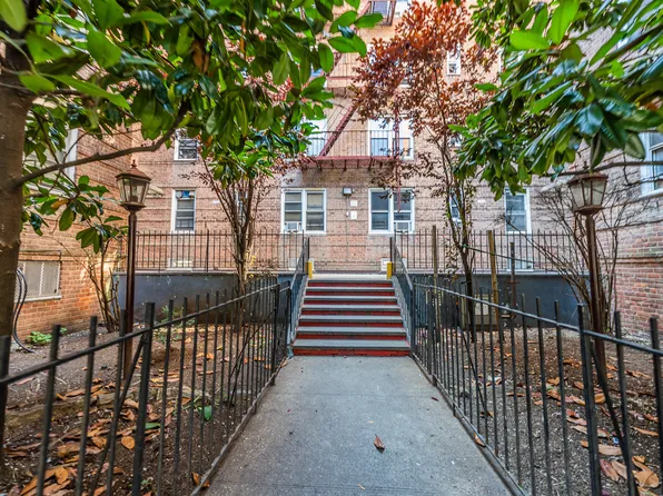 134-39 Blossom Avenue image 8 of 9