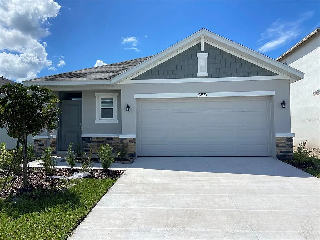 3 bed, 2.0 bath, 1560 sqft, $2,300 — Photo 1