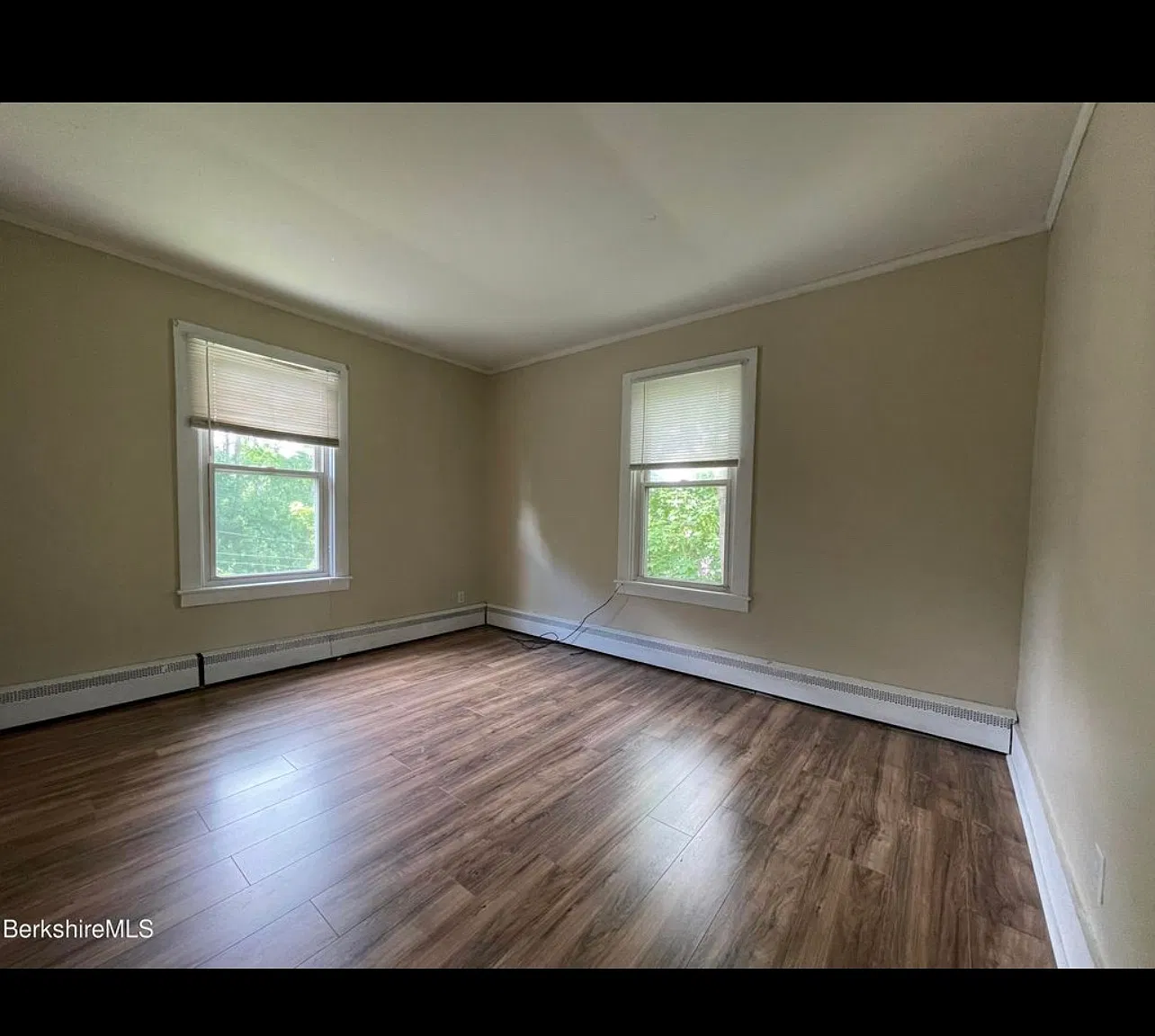 3 bed, 1.5 bath, 700 sqft, $2,000 — Photo 4