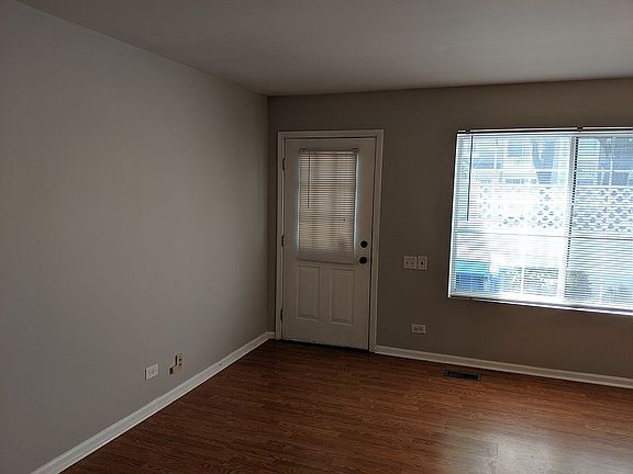 3rd image of 407 Trenton Ct