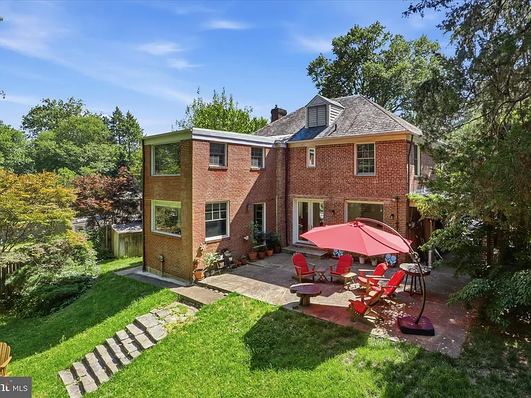 3221 Coquelin Ter — Photo 38