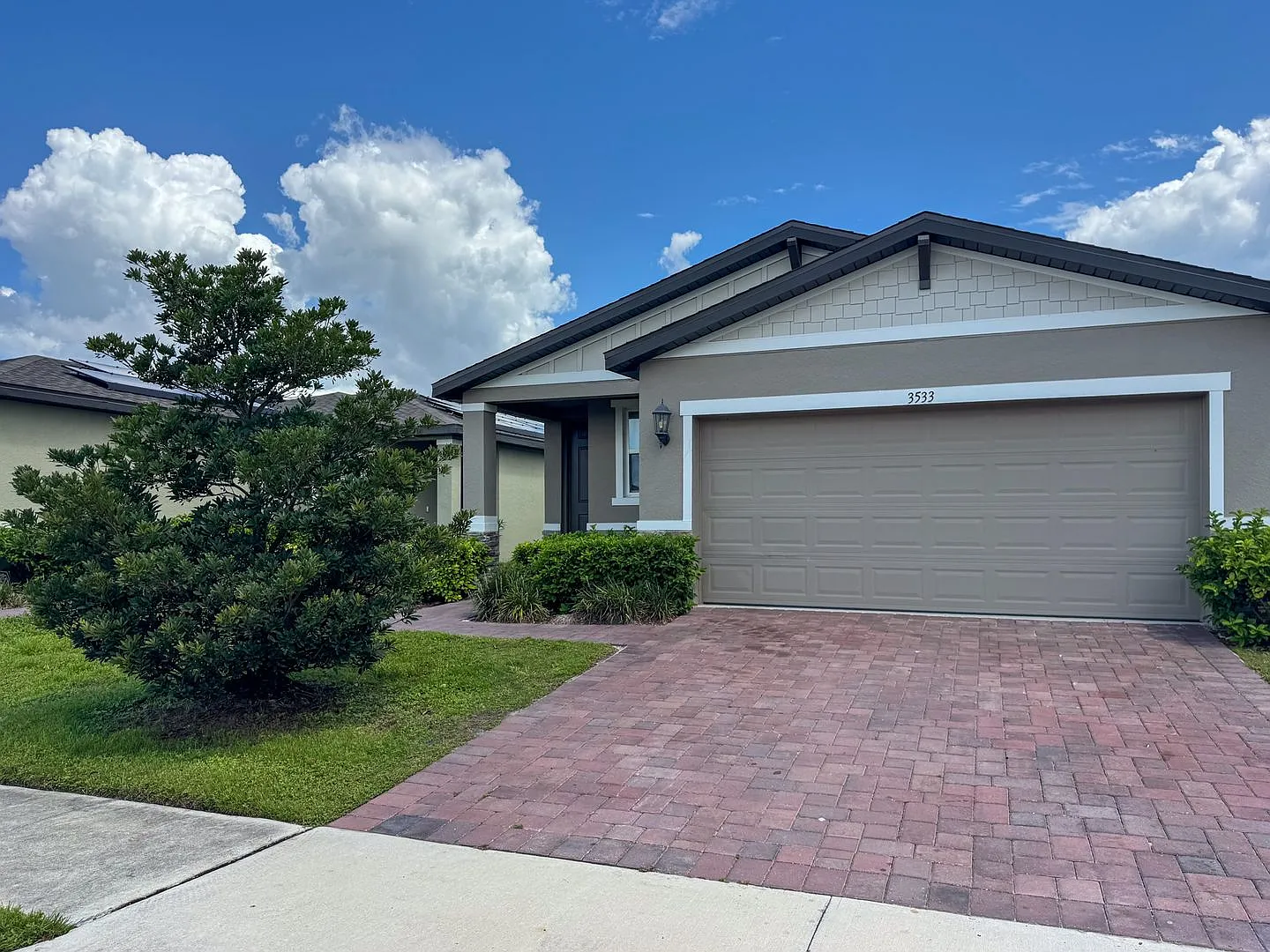 3 Bedroom 2 Bath with Double Car Garage in Poinciana! — Photo 2