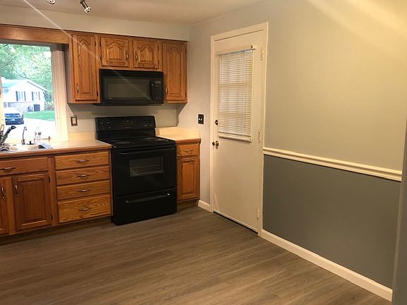 5th image of 1647 Victoria Dr