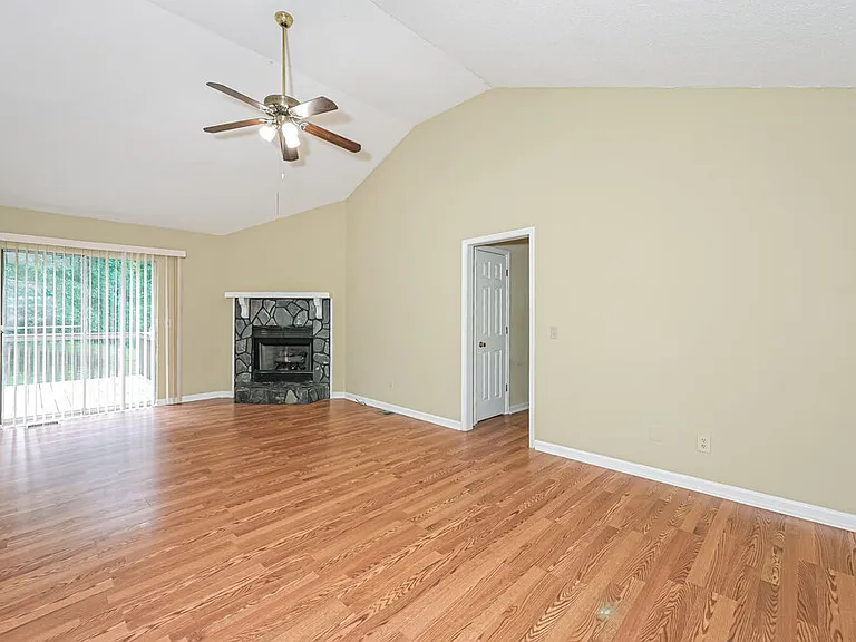1610 Summit Rdg — Photo 4
