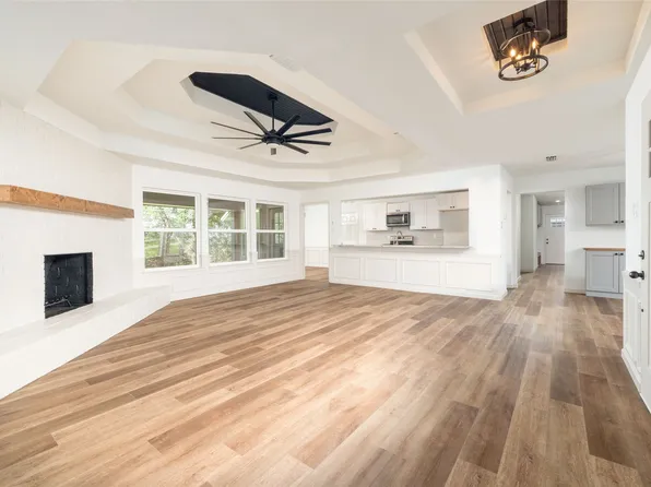 836 Castlemount St, Willow Park, TX 76087