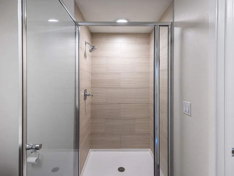 Colewood Apartments — Photo 12