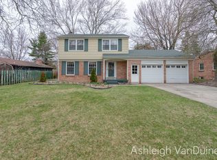 1731 Clearbrook St SE, Grand Rapids, MI 49508
