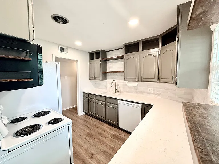 2235 E Contour Dr — Photo 8