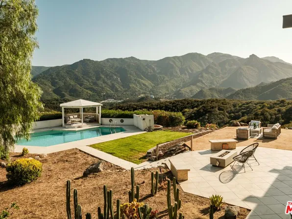 26094 Mulholland Hwy, Calabasas, CA 91302