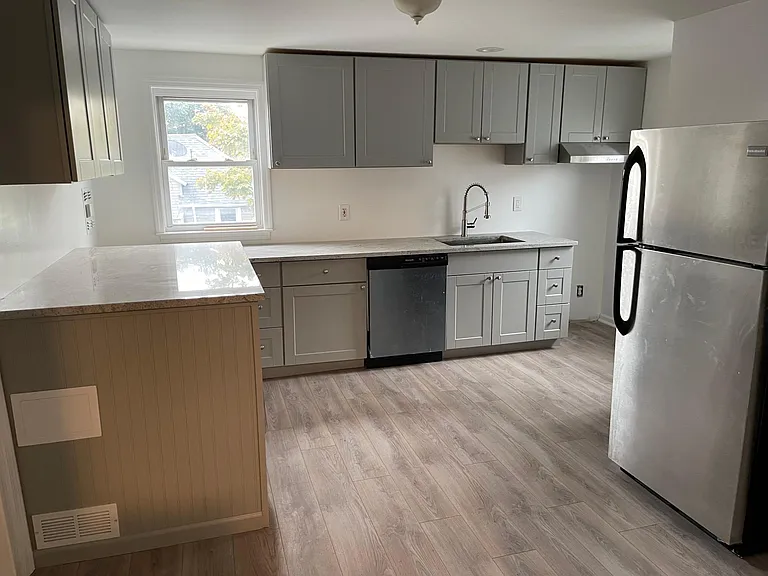 404 4th Ave #2 — Photo 5