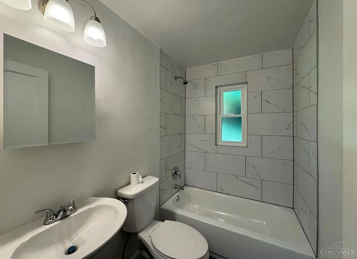 2 bed, 720 sqft, $1,600 — Photo 3