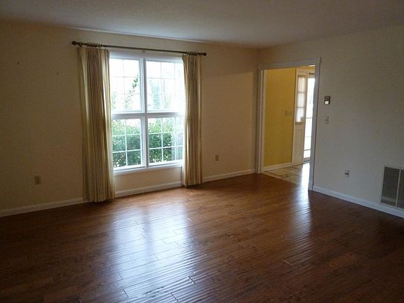 3rd image of 2452 Wildwood Dr