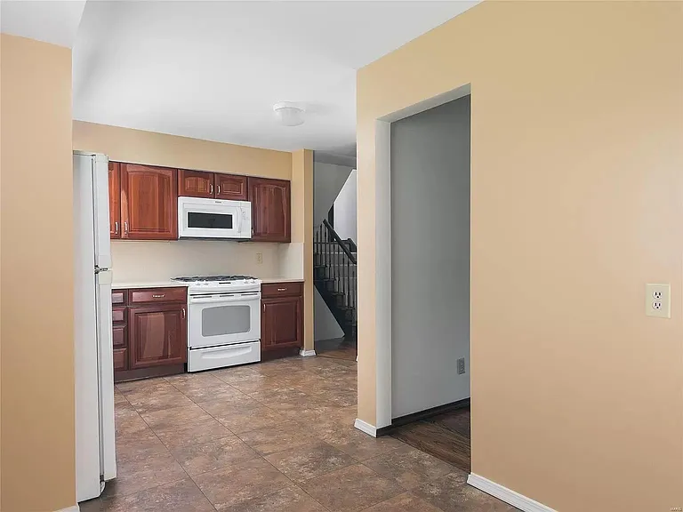 826 Judson Manor Dr — Photo 6