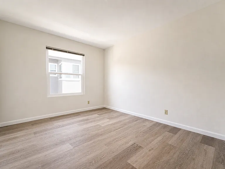 2540 College Ave — Photo 5