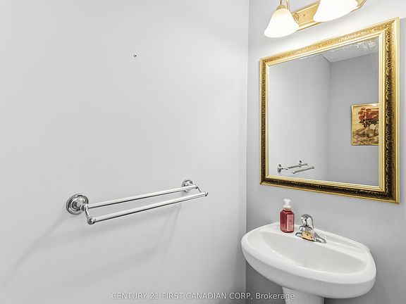 4th image of 1678 Blackmaple Cres