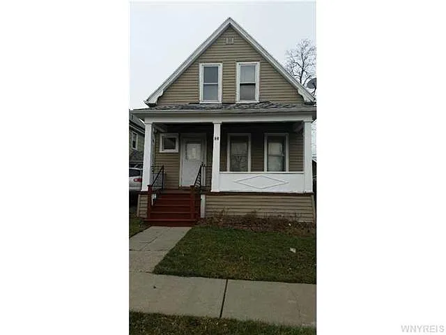 90 Warwick Ave photo 1
