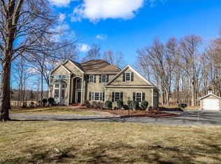 10 Pinnacle Dr, Newtown, CT 06470