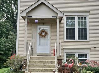 6947 Compton Ln, Centreville, VA 20121