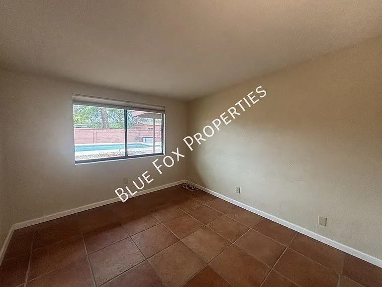 729 N Alamo Ave — Photo 9