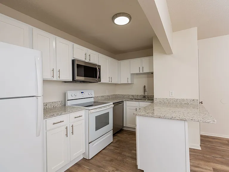 Kate's View Apartments | Updated North Chattanooga Apartments with Scenic Views — Photo 3