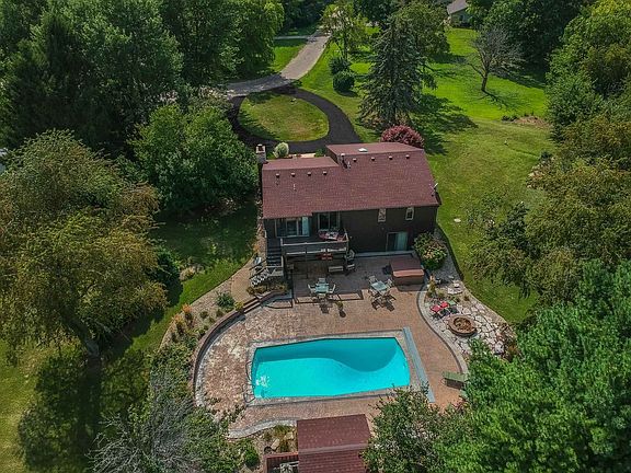3rd image of 19596 Highland Dr