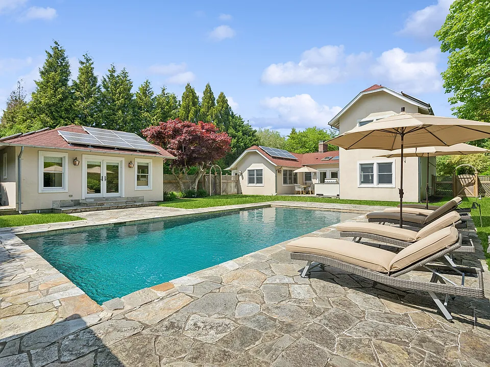 255 Moses Ln