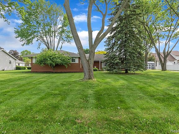 3rd image of 5013 Northfield Dr