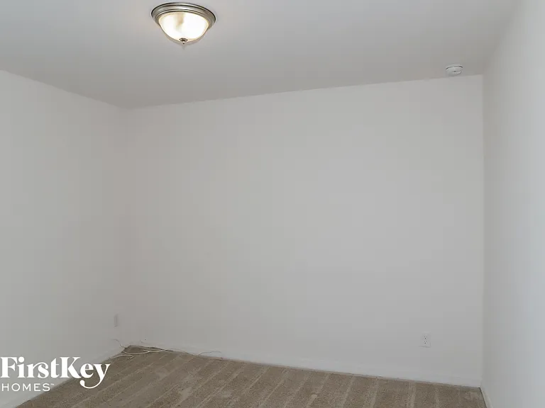 4999 Royal Point Ave — Photo 11