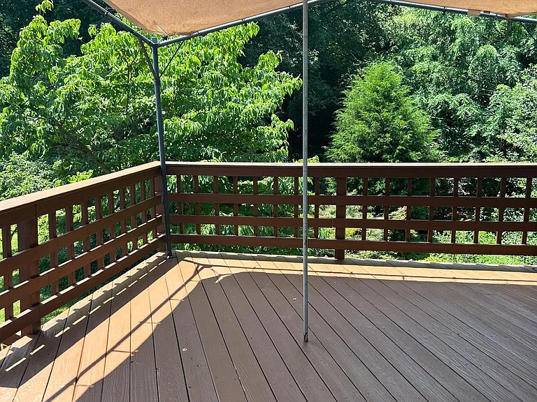 Upper deck