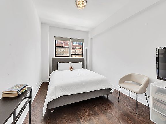 3rd image of 30 E 37th St APT 10K